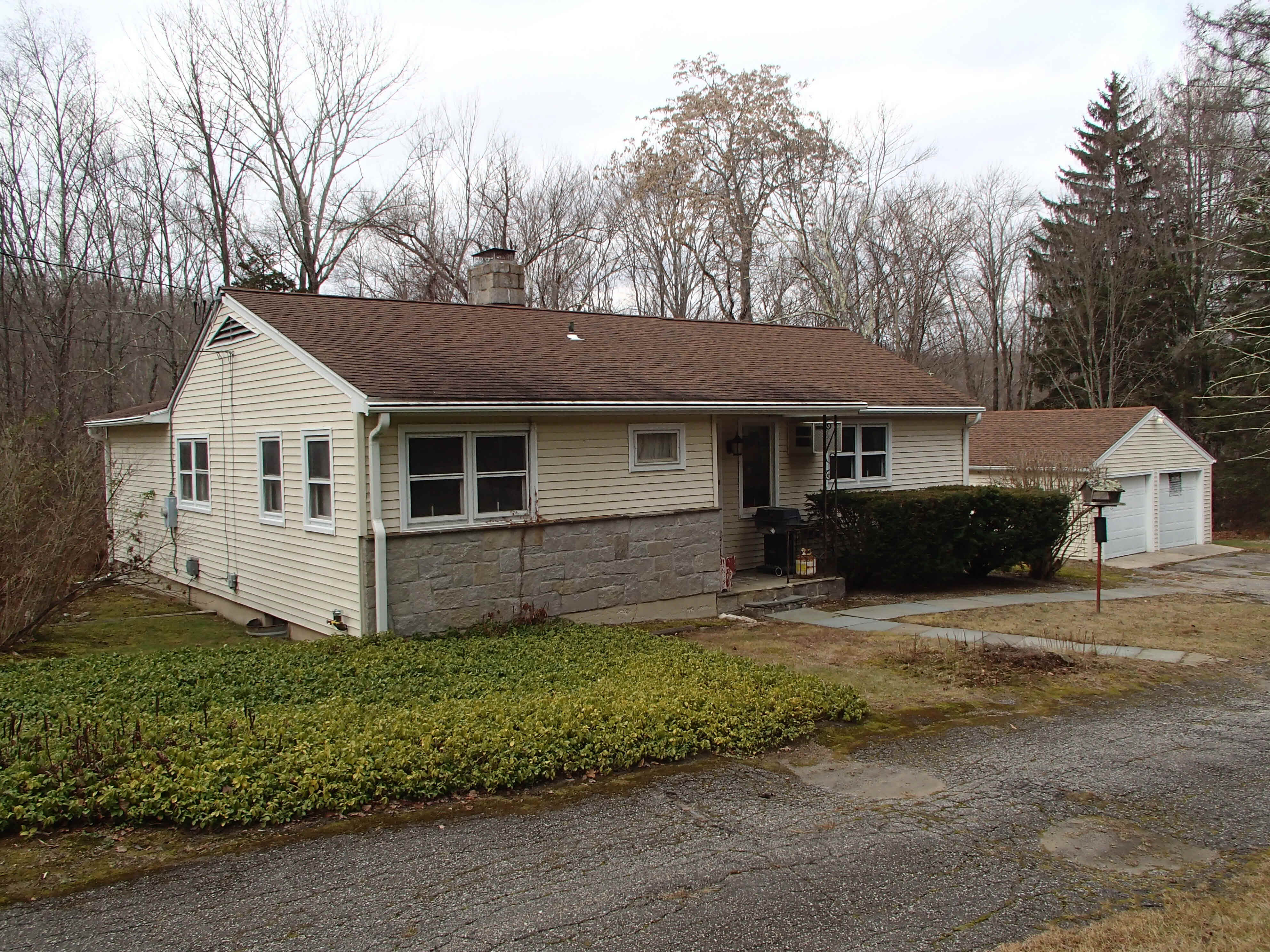 Building photograph for 162 CLAPBOARD RD